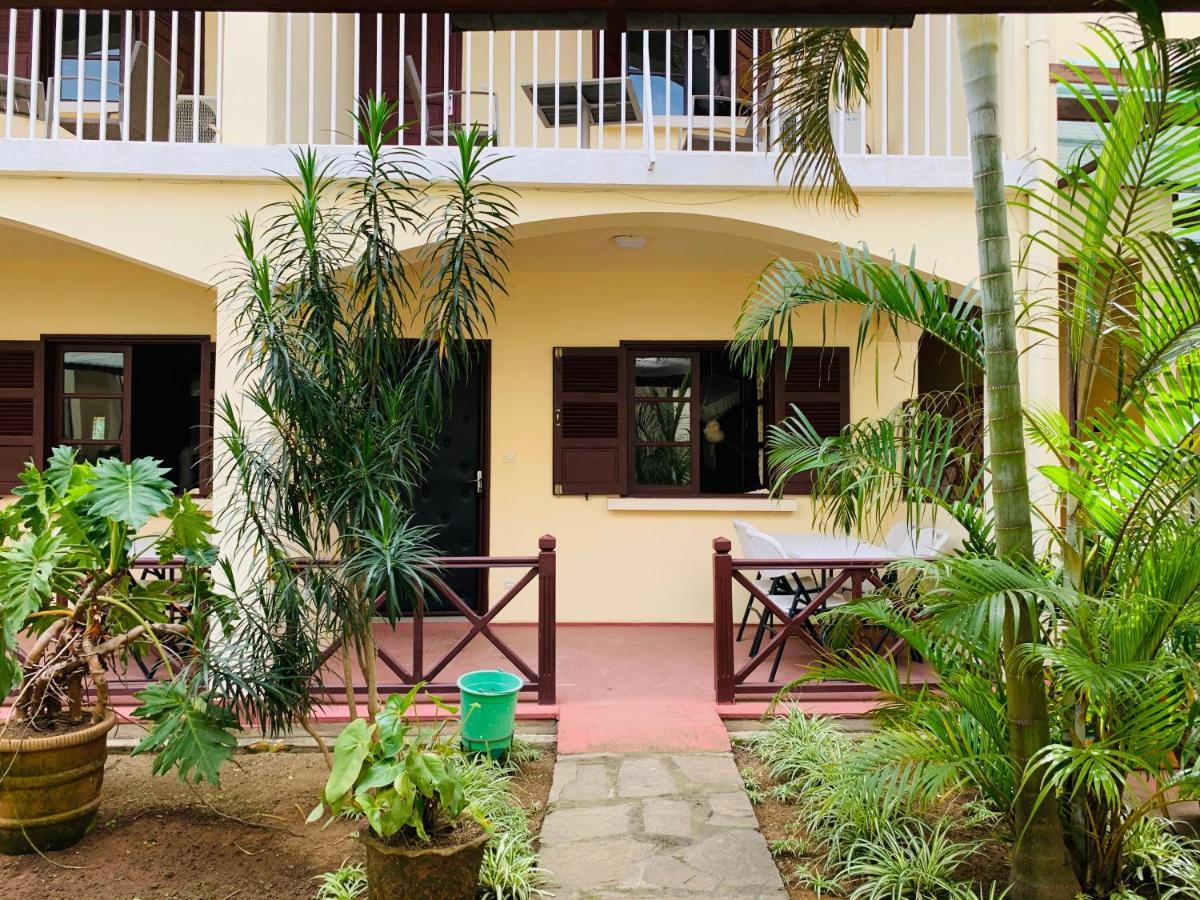 Hotel - Appartement Meuble " Les Flots Bleu " Antananarivo Exterior foto